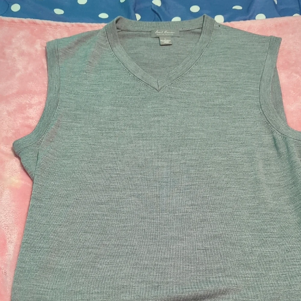 Men's V-Neck Sleeveless Sweater in Gray